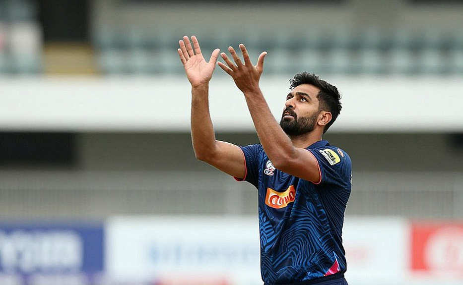নোটবুকে লেখা শেষ ওভার: ল্যাঙ্কাশায়ারের সিদ্ধান্তে অ্যান্ডারসনের ক্যারিয়ারের ভাগ্য নির্ধারিত হচ্ছে